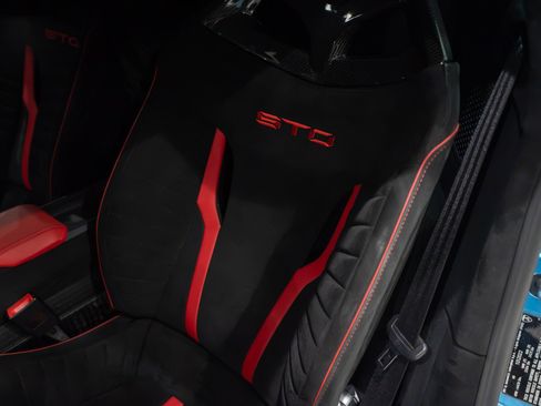 Used 2023 Lamborghini Huracan STO RWD image 11