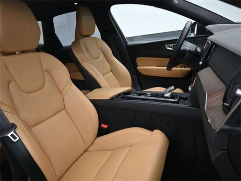 Used 2023 Volvo XC60 B6 Ultimate w/ Climate Package image 36