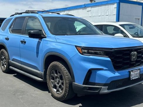Used 2024 Honda Pilot TrailSport image 2