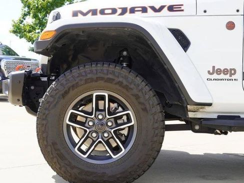 Certified 2025 Jeep Gladiator Mojave AWD/4WD image 5
