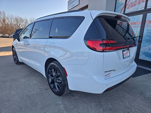 New 2026 Chrysler Pacifica Select w/ S Appearance Package image 7