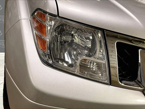 Used 2017 Nissan Frontier SV AWD/4WD image 4