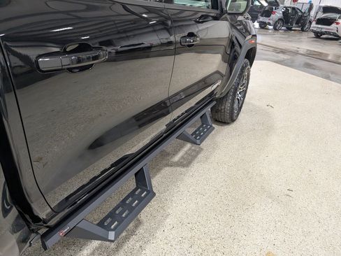 Used 2024 GMC Canyon AT4 w/ Technology Package AWD/4WD image 11