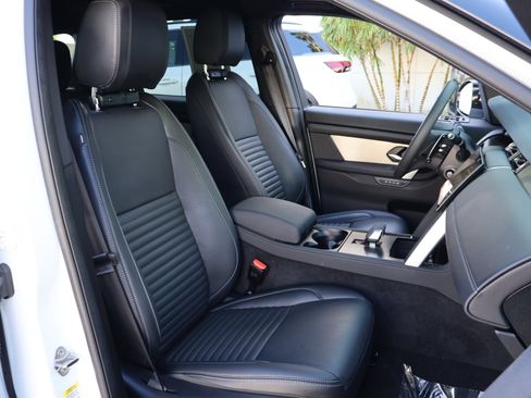 Used 2024 Land Rover Discovery Sport Dynamic SE image 21