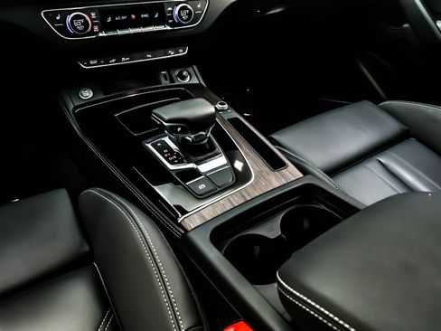 Used 2025 Audi Q5 e Premium Plus w/ Premium Plus Package image 7