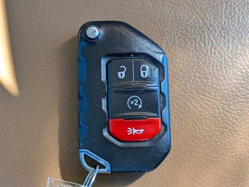 Used 2020 Jeep Gladiator Rubicon w/ Uconnect 4C Nav & Sound Group AWD/4WD image 28