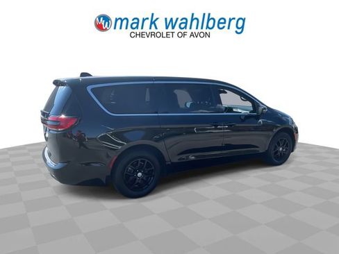 Used 2025 Chrysler Pacifica Select FWD image 8