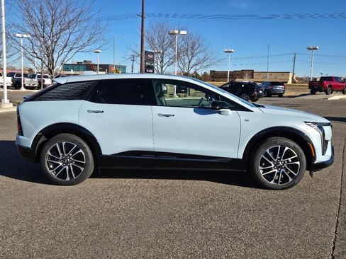 New 2025 Cadillac Optiq Sport 1 image 41