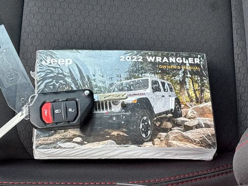 Used 2022 Jeep Wrangler Unlimited Rubicon w/ Dual Top Group AWD/4WD image 9