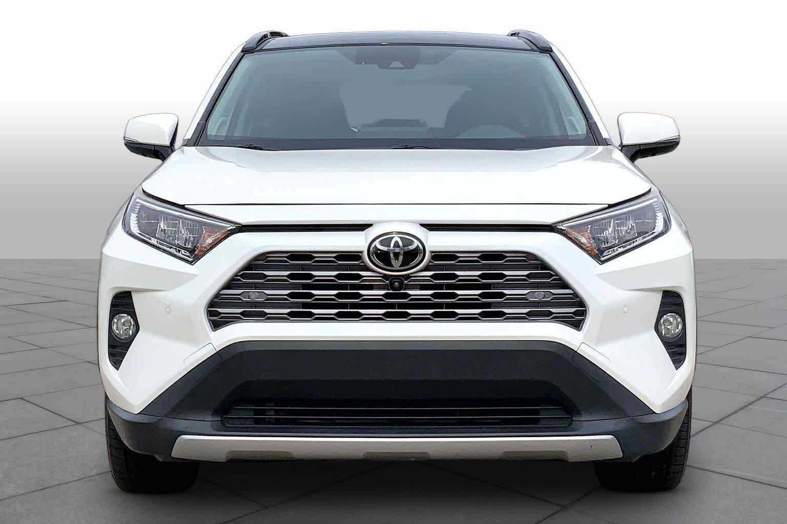 Used 2019 Toyota RAV4 Limited w/ Advanced Technology Package FWD image 3