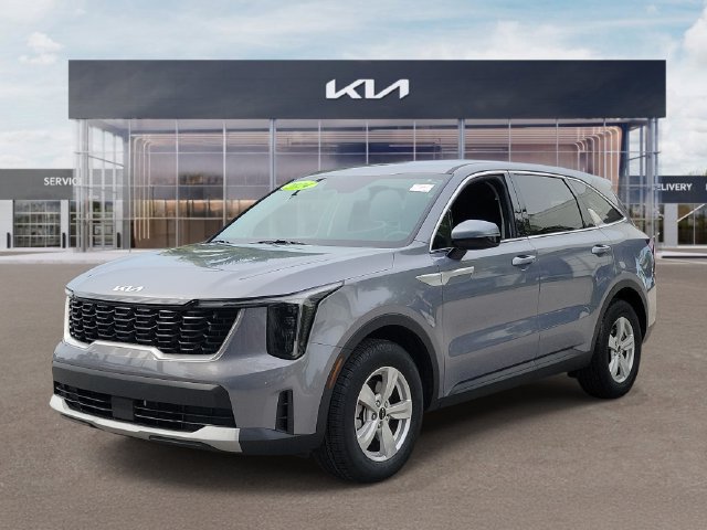 Certified 2024 Kia Sorento LX FWD image 3