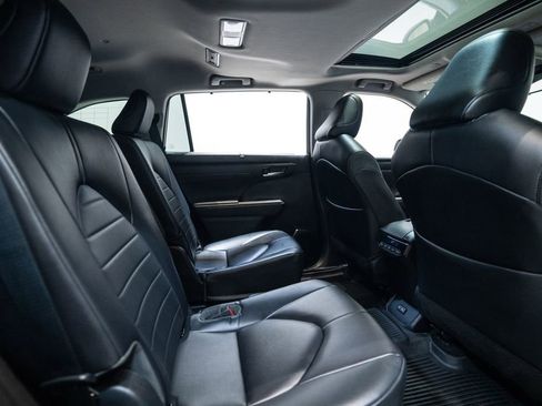 Used 2023 Toyota Highlander XLE AWD/4WD image 34