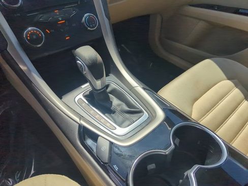 Used 2015 Ford Fusion SE FWD image 15