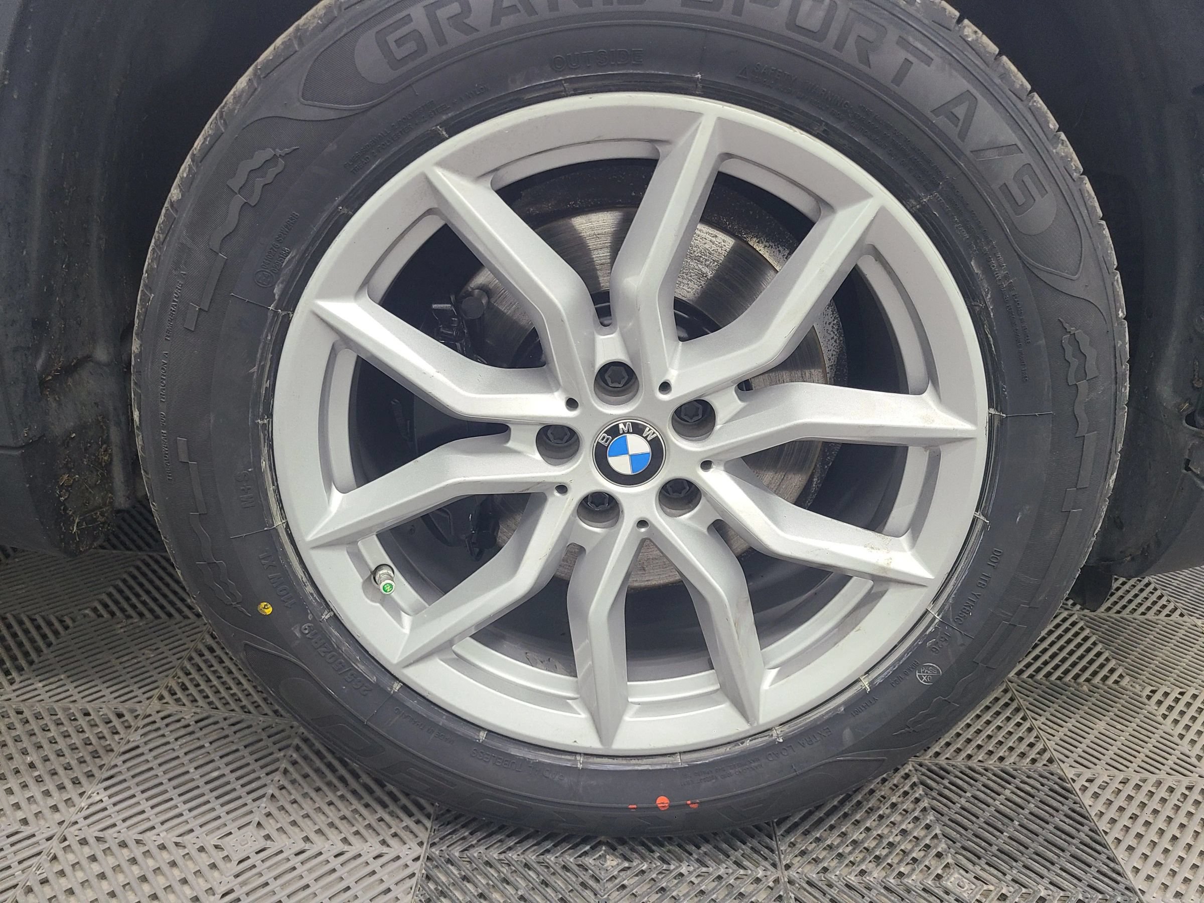 Used 2019 BMW X5 xDrive40i w/ Parking Assistance Package AWD/4WD image 15