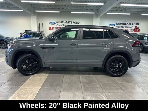 Used 2025 Volkswagen Atlas Cross Sport SEL R-Line AWD/4WD image 16
