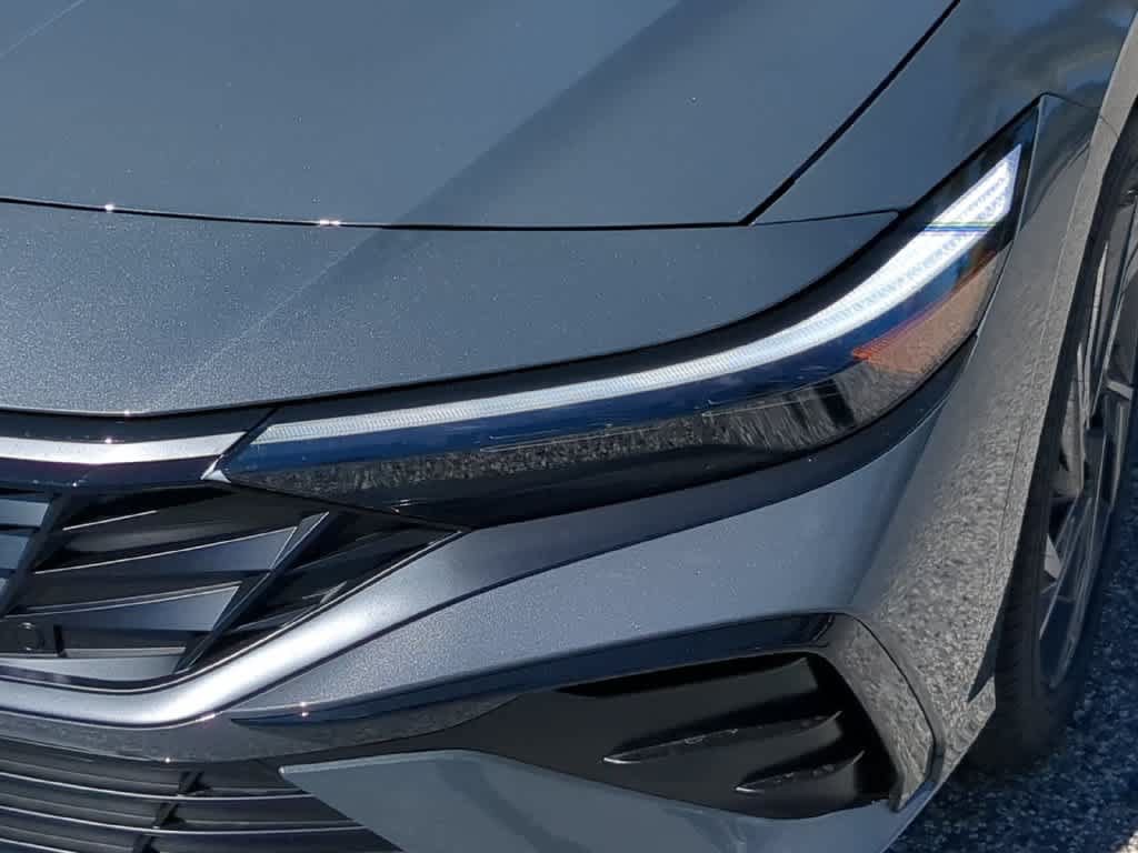 New 2026 Hyundai Elantra Limited FWD image 11