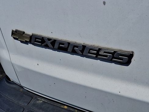 Used 2021 Chevrolet Express 2500 RWD image 14