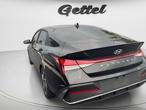 Certified 2025 Hyundai Elantra Sport FWD image 7