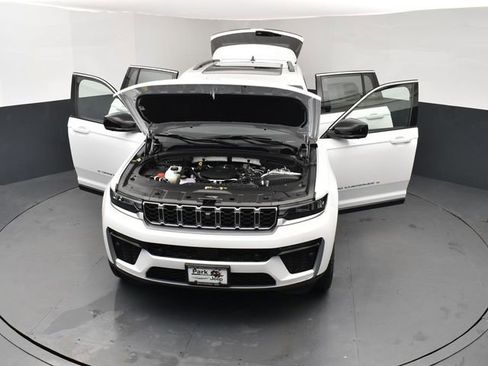 New 2026 Jeep Grand Cherokee Limited w/ Luxury Tech Group II image 29