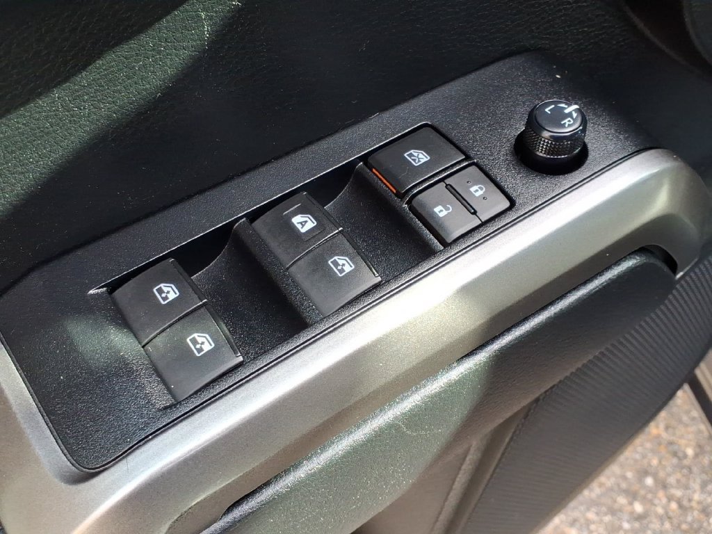 Used 2019 Toyota Tacoma SR5 AWD/4WD image 16