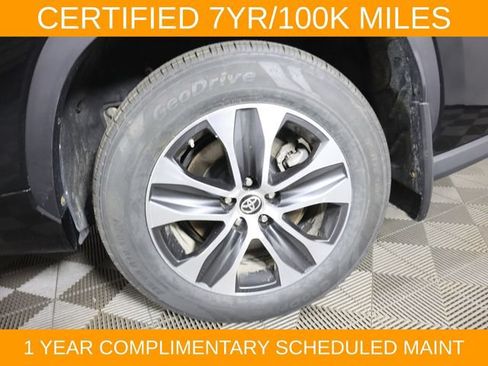 Used 2022 Toyota Highlander XLE AWD/4WD image 39