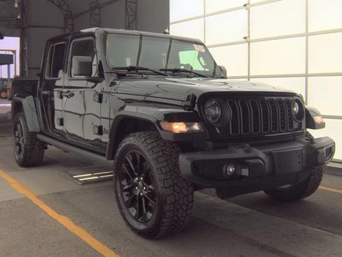 Used 2024 Jeep Gladiator Sport AWD/4WD image 2