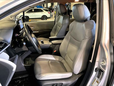 Used 2024 Toyota Sienna XLE image 10