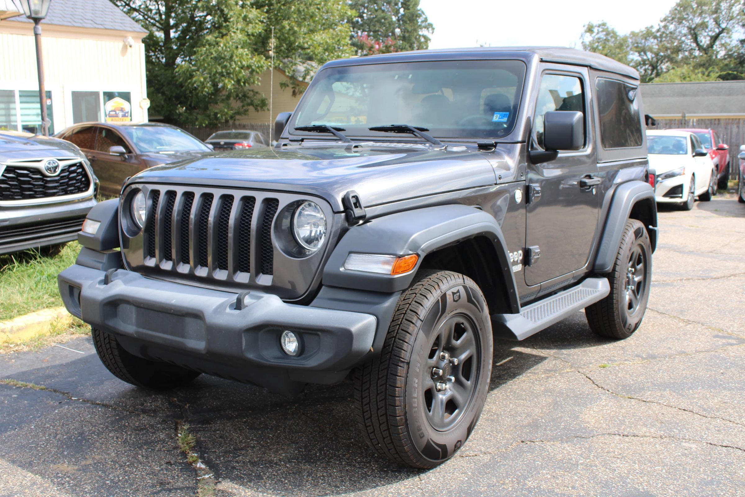 Used 2018 Jeep Wrangler Sport AWD/4WD image 2