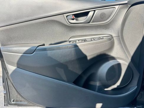 Used 2023 Hyundai Kona SEL w/ Winter Weather Package image 9