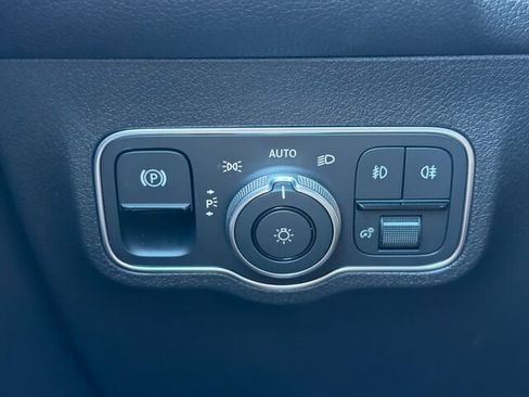 Used 2026 Mercedes-Benz GLB 250 image 33