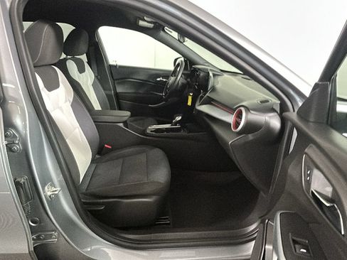 Used 2024 Chevrolet Trax RS w/ Driver Confidence Package FWD image 33