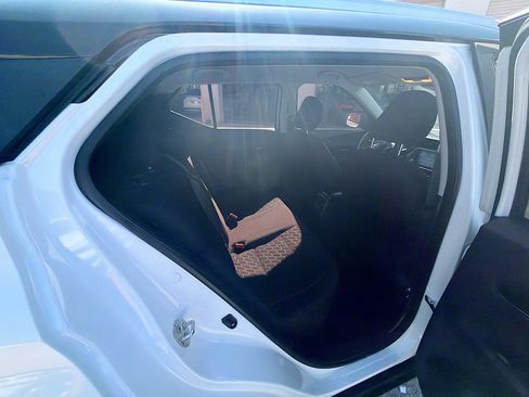 Used 2021 Nissan Kicks SV FWD image 27