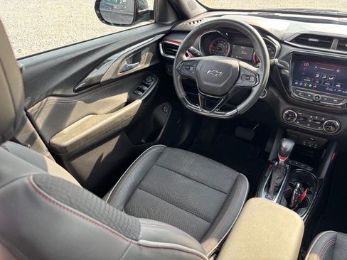 Used 2022 Chevrolet TrailBlazer RS w/ Sun and Liftgate Package FWD image 14