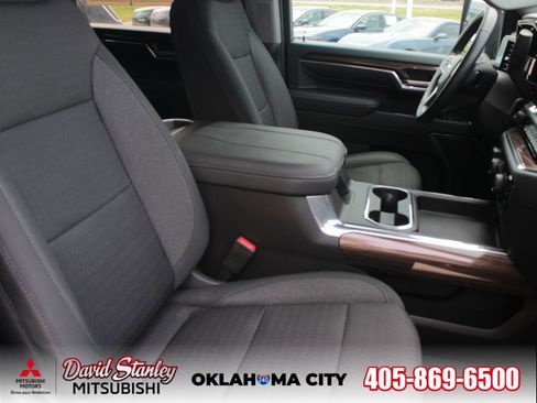 Used 2024 Chevrolet Silverado 2500 LT w/ Convenience Package image 8