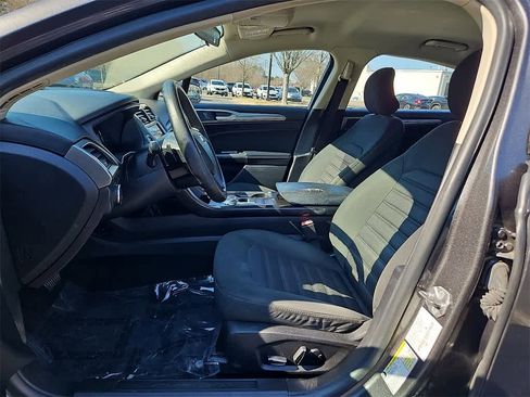 Used 2018 Ford Fusion SE w/ Fusion SE Technology Package image 12