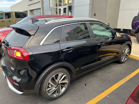 Used 2019 Kia Niro Touring FWD image 9