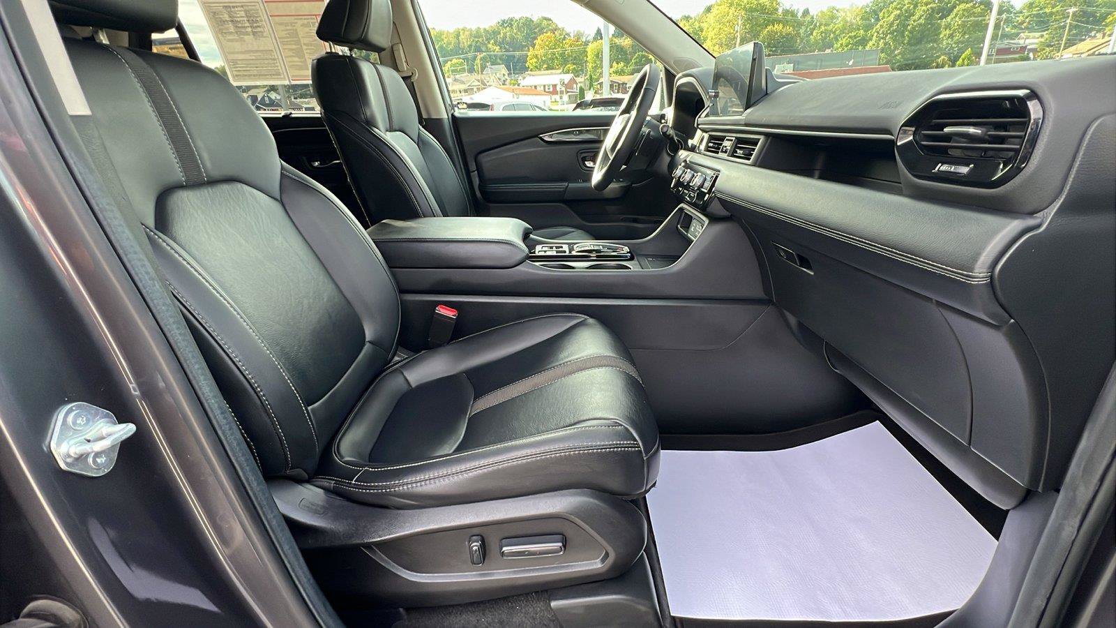 Used 2025 Honda Pilot EX-L image 13