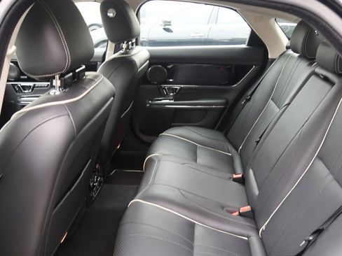 Used 2019 Jaguar XJ R-Sport image 18