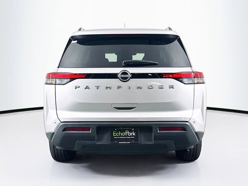 Used 2025 Nissan Pathfinder SV image 7