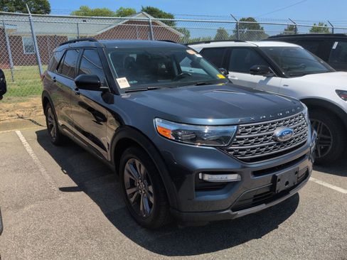 Used 2022 Ford Explorer XLT w/ Equipment Group 202A RWD image 1