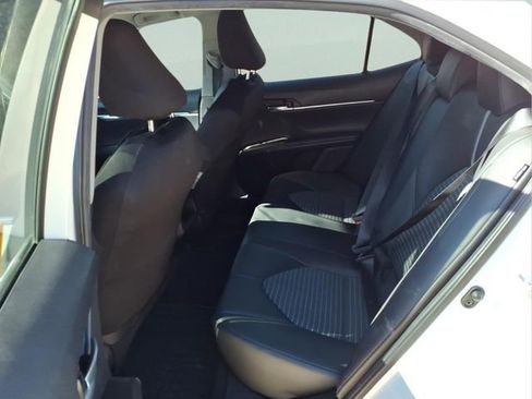 Used 2021 Toyota Camry SE image 10