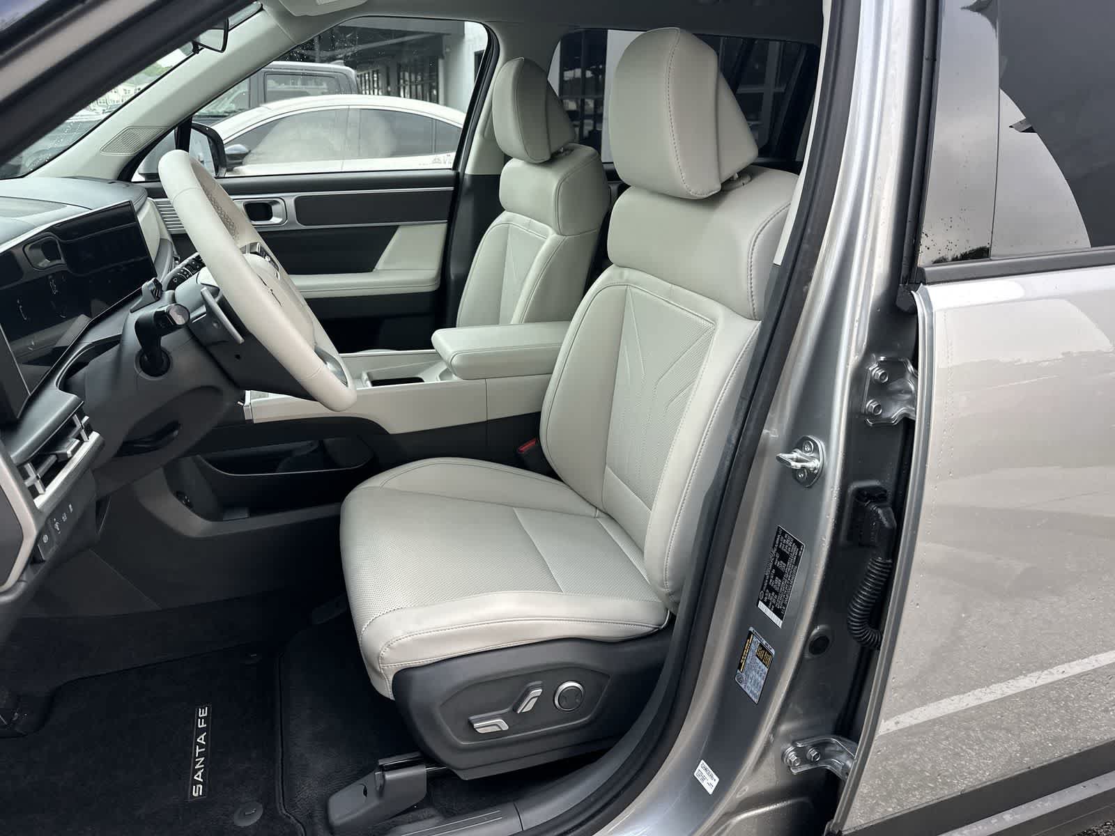 Used 2024 Hyundai Santa Fe SEL AWD/4WD image 3