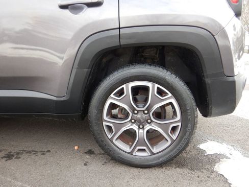 Used 2016 Jeep Renegade Limited image 29
