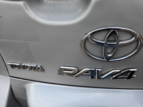 Used 2009 Toyota RAV4 Limited w/ Tow Prep Pkg image 11