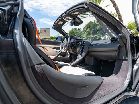 Used 2025 McLaren 750S Spider RWD image 10