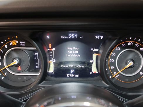 Used 2025 Jeep Wrangler Unlimited Sahara AWD/4WD image 34