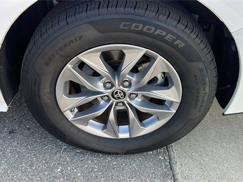 Used 2022 Toyota Sienna LE w/ LE Plus Package image 32