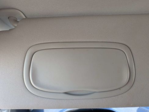 Used 2018 Jeep Cherokee Latitude Plus w/ Comfort/Convenience Group FWD image 31