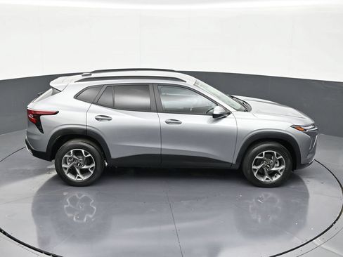 Used 2024 Chevrolet Trax LT w/ Driver Confidence Package FWD image 17