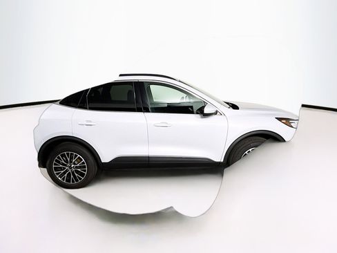 Used 2025 Ford Escape SE w/ Class II Trailer Tow Package image 21